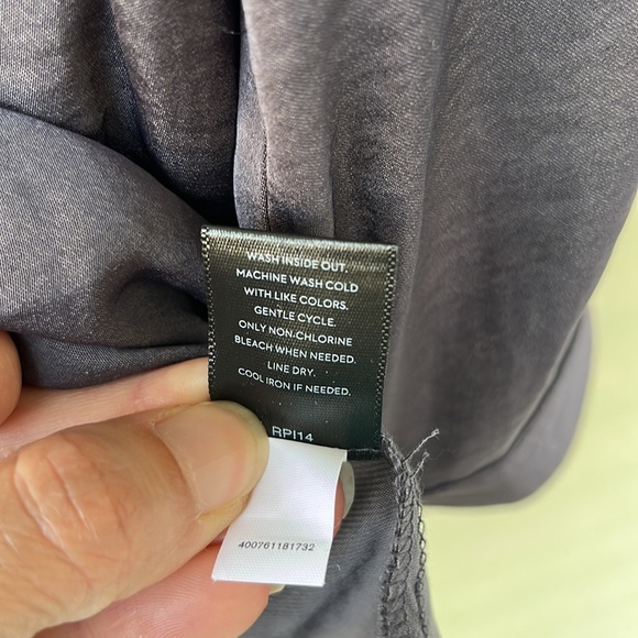 Like new Vera Wang lightweight drawstring waist, long top - Picture 9 of 15